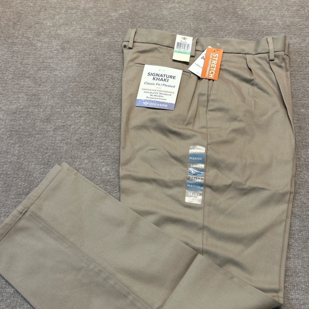 Dockers Men's Tan Signature Khakis